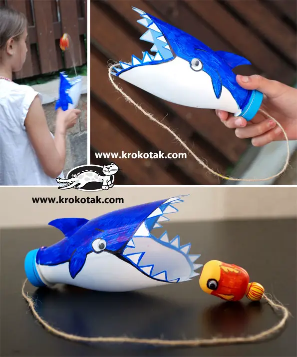 bilboquê de garrafa pet reciclada pintado como um tubarão