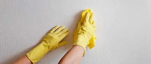 como tirar mancha de fita adesiva da parede
